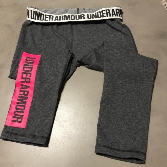 UNDER ARMOUR Logo Capri in Grey / Hot Pink - Picture 5 of 8